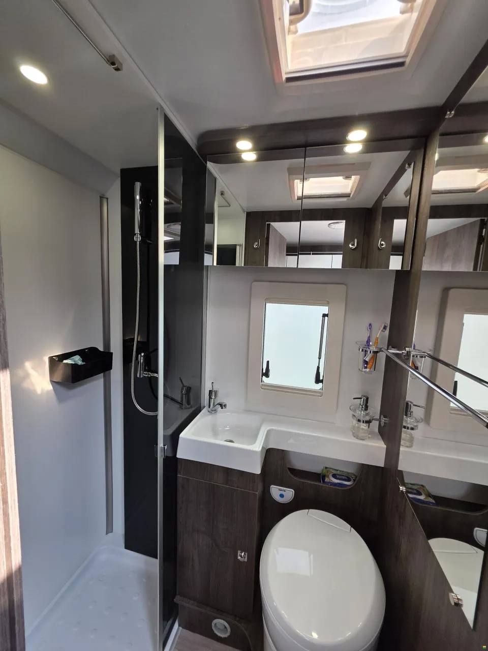 Van 3